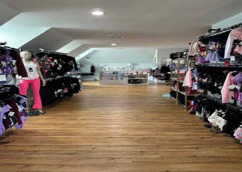 More Photos Of 8759 Mathis Ave, Manassas Freestanding For Sale