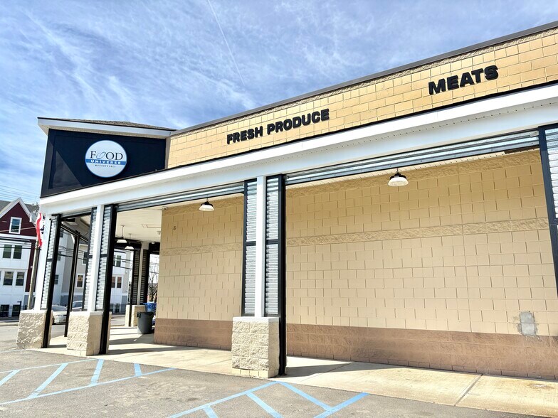 More Photos Of 96 Grove St, Waterbury Supermarket For Sale
