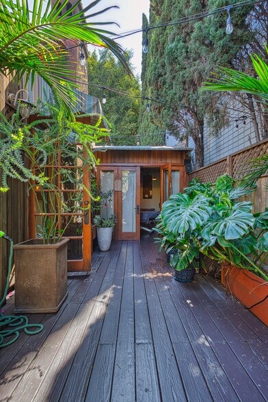 More Photos Of 331 N Larchmont Blvd, Los Angeles Office For Sale