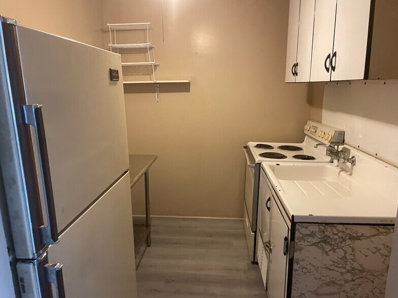 More Photos Of 42 Downtown Plz, Fairmont Apartments For Sale