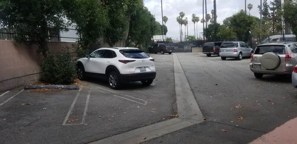 More Photos Of 14531 Hamlin St, Van Nuys Coworking Space