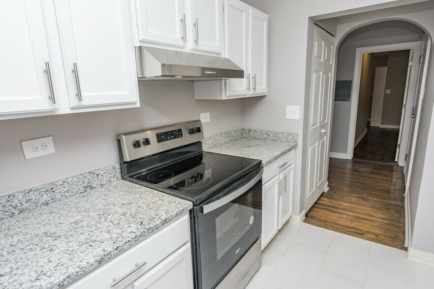 More Photos Of 7130 S Jeffery Blvd, Chicago Apartments For Sale