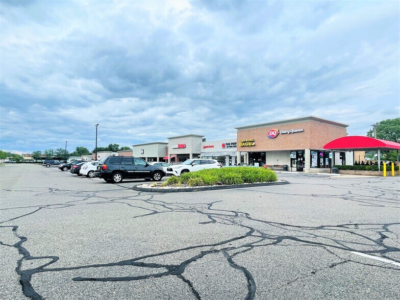 More Photos Of 6873-6931 Orchard Lake Rd, West Bloomfield Freestanding For Lease