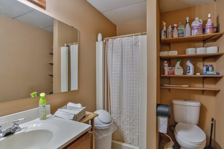 More Photos Of 711 3rd St, Marathon Manufacturing For Sale