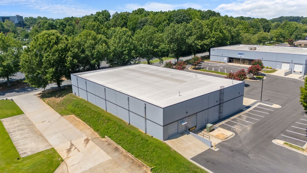 More Photos Of 7906 Industrial Village Rd, Greensboro Distribution For Lease