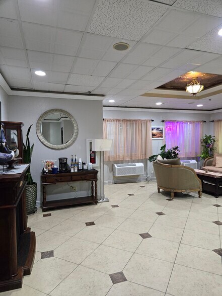 More Photos Of 8350 Razorback Rd, Colorado Springs Hotel For Sale