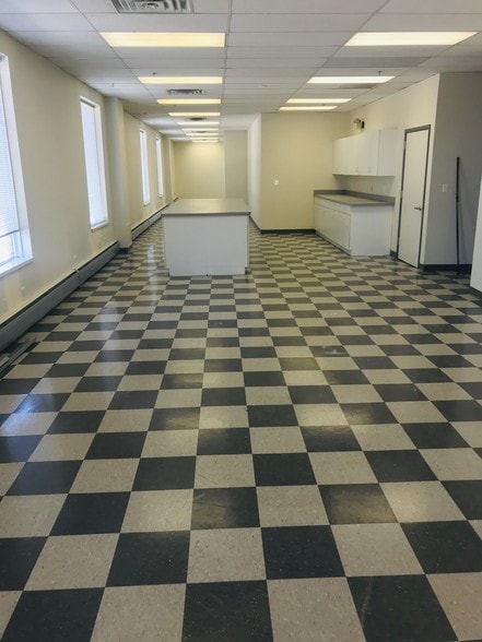 More Photos Of 1275 Davis Rd, Elgin Office For Lease