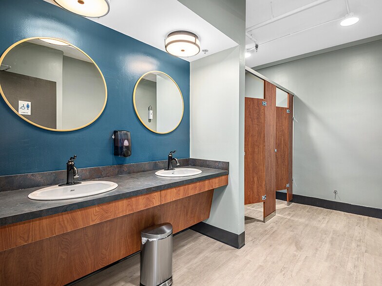 More Photos Of 10-14 S Pack Sq, Asheville Office For Lease