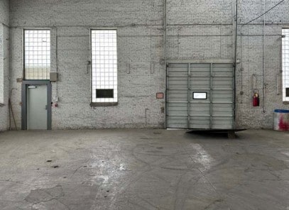 More Photos Of 265 E Broadway St, Three Rivers Warehouse For Lease