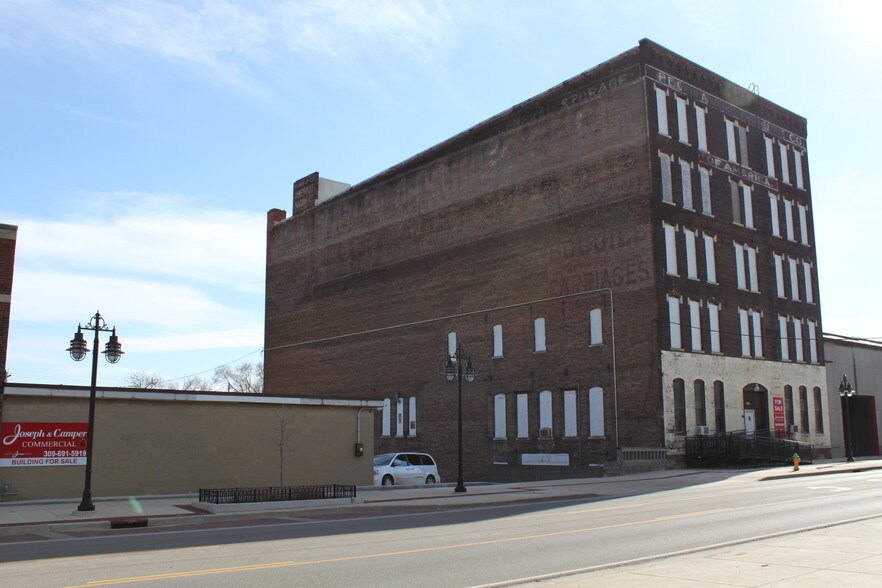 More Photos Of 840 SW Washington St, Peoria Warehouse For Sale