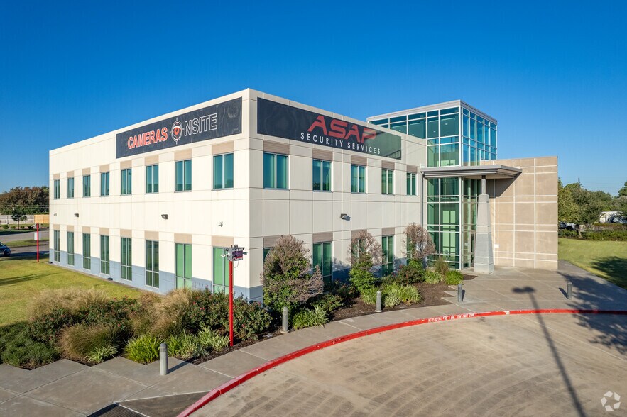 More Photos Of 9949 W Sam Houston Pky N, Houston Office For Lease