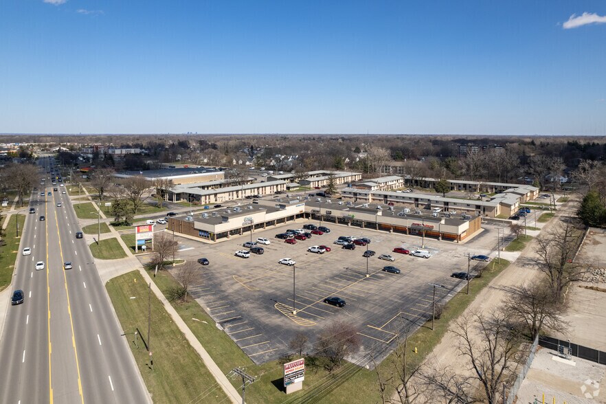 More Photos Of 6006-6144 N Wayne Rd, Westland General Retail For Lease