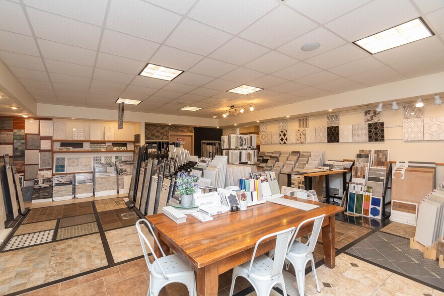 More Photos Of 1402 Route 300, Newburgh Showroom For Sale
