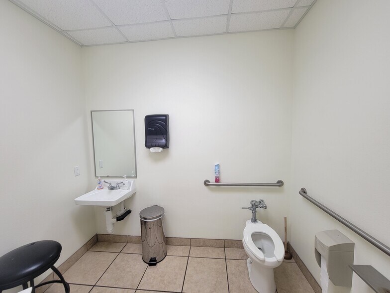 More Photos Of 21510 Kingsland Blvd, Katy Medical For Lease
