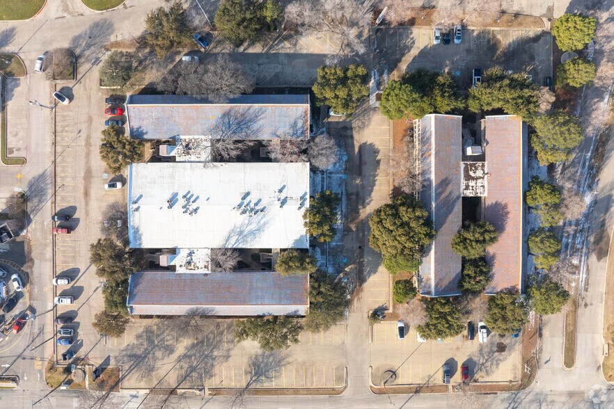 More Photos Of 2305 Oak Ln, Grand Prairie Office For Sale