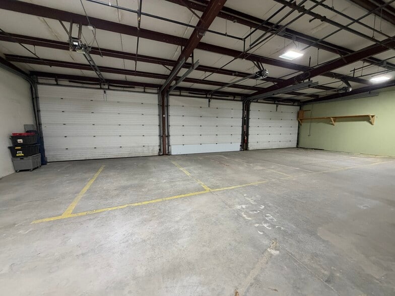 More Photos Of 10 Kendrick Rd, Wareham Flex For Lease