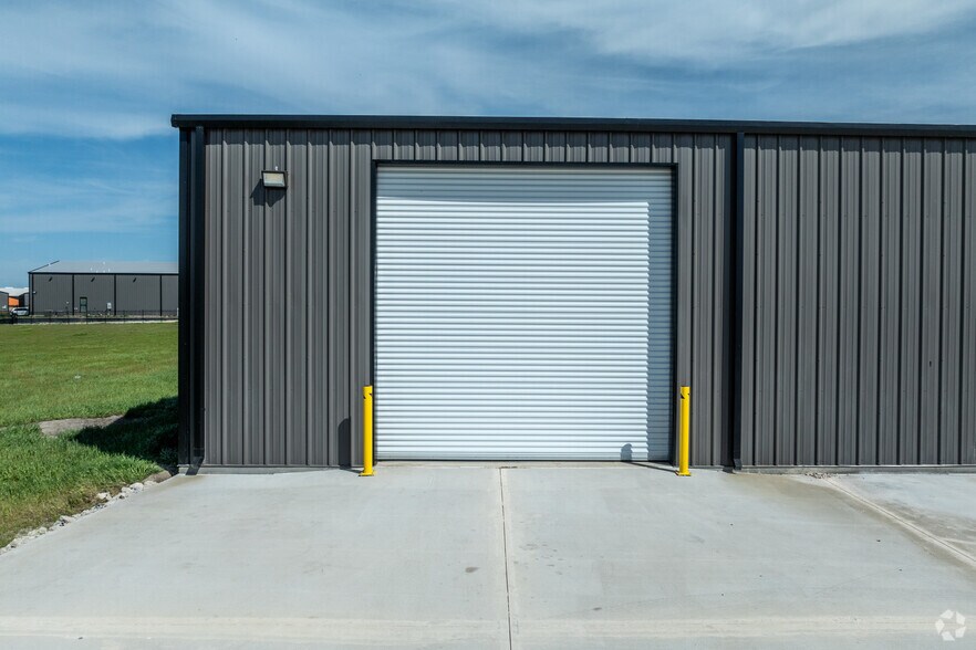 More Photos Of 2037 Geld St, Caddo Mills Warehouse For Lease