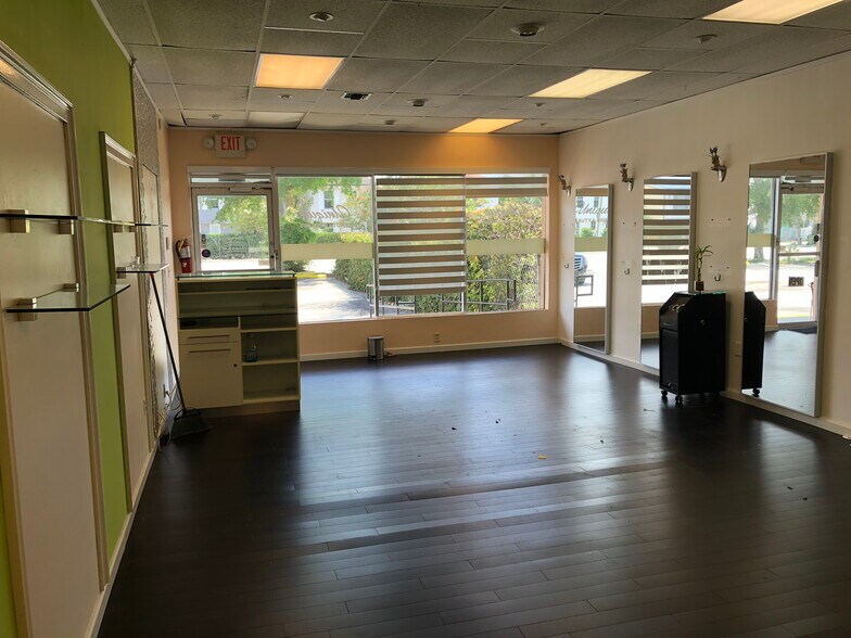 More Photos Of 2210-2220 NE 123rd St, Miami Restaurant For Lease