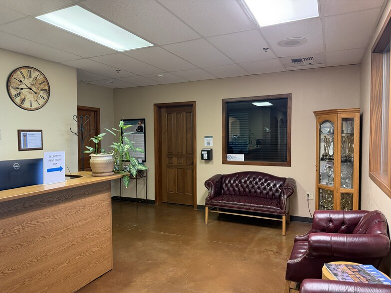 More Photos Of 1414 E F St, Oakdale Office For Sale