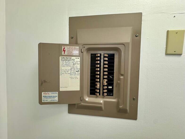 More Photos Of 642 Sheridan Dr, Tonawanda Freestanding For Lease