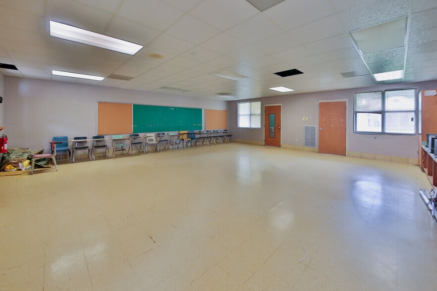 More Photos Of 805 Cleburne, West Helena Self Storage For Sale