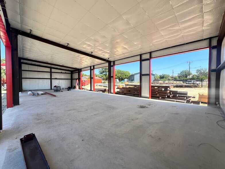 More Photos Of 13807 Bulverde Rd, San Antonio Flex For Sale