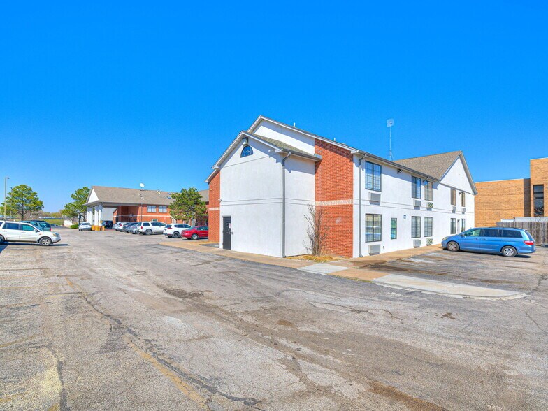 More Photos Of 3211 S 79th East Ave, Tulsa Apartments For Sale