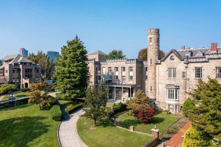 More Photos Of 29 Castle Pl, New Rochelle Schools For Lease