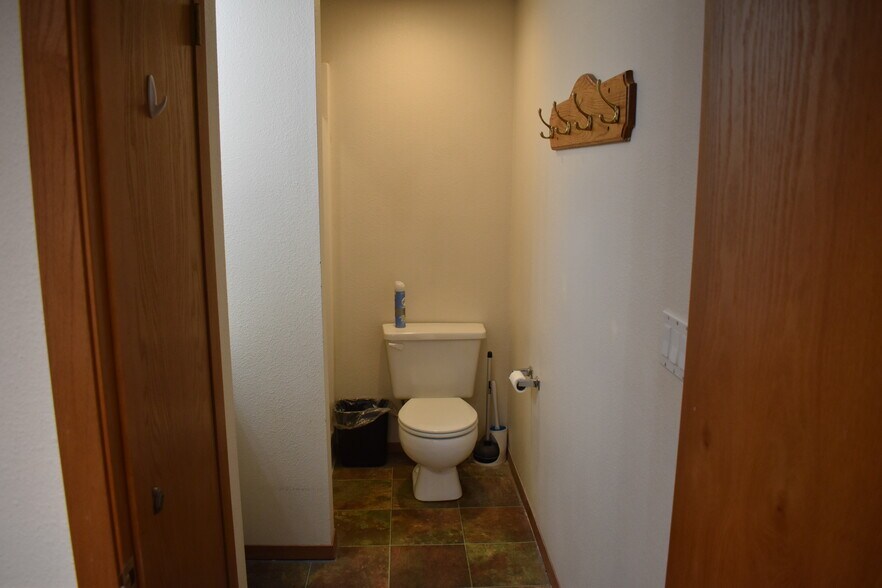 More Photos Of 6314 19th St W, Fircrest Office For Lease