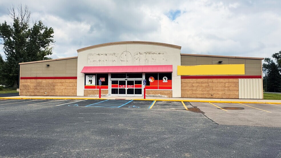 More Photos Of 831 S Main St, Crystal Freestanding For Lease