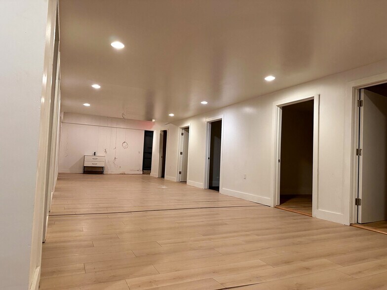 More Photos Of 2709 Westerville Rd, Columbus Light Manufacturing For Sale