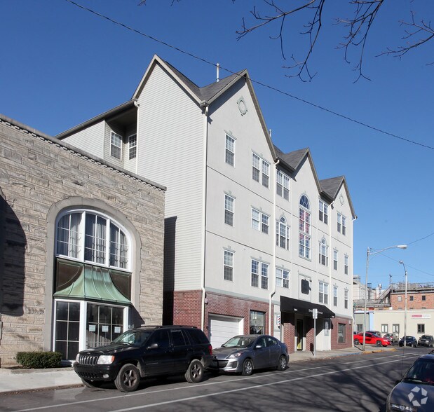 More Photos Of 121-129 N Washington St, Bloomington Apartments For Sale