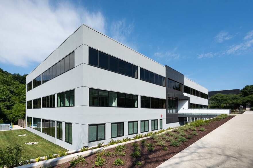 Primary Photo Of 1450 Research Blvd, Rockville Office For Lease