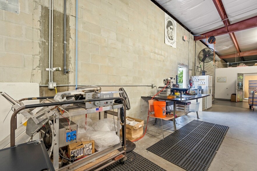 More Photos Of 4540 Northgate Ct, Sarasota Warehouse For Sale