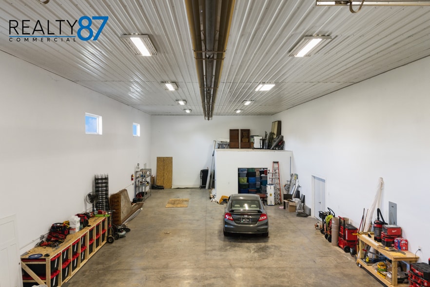 More Photos Of 2700 Stonegate Ct, Hiawatha Showroom For Sale