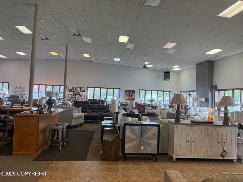 More Photos Of 651 N Shoreline Dr, Wasilla Showroom For Sale