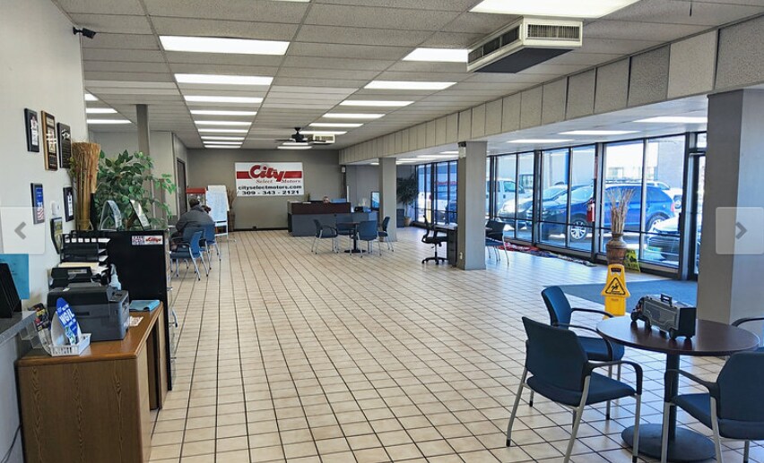 More Photos Of 1621 N Henderson St, Galesburg General Retail For Sale