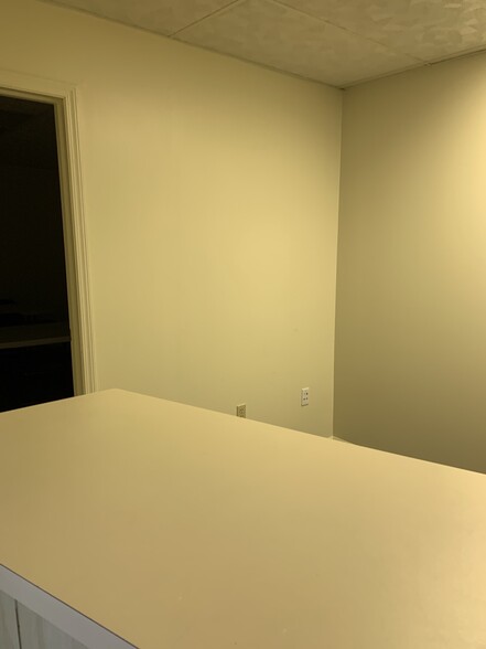 More Photos Of 817 Kilbourne St, Bellevue Medical For Lease
