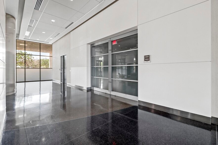 More Photos Of 1600 N Redbud Blvd, McKinney Office For Sale