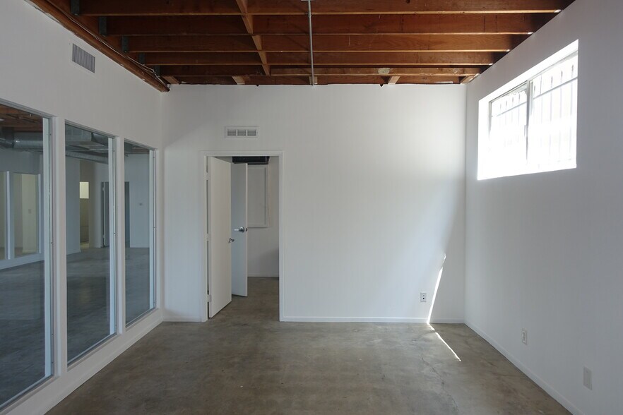 More Photos Of 818 N La Brea Ave, Los Angeles Loft Creative Space For Sale