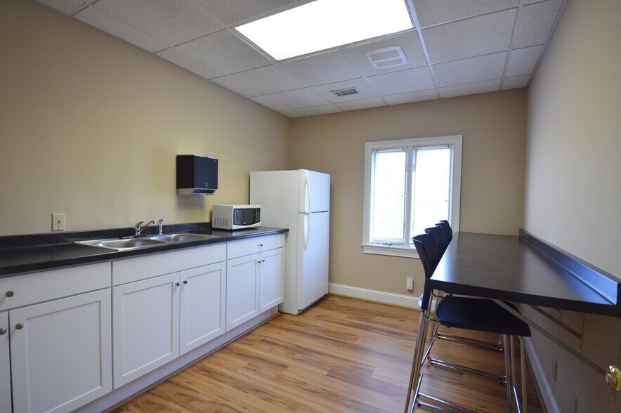 More Photos Of 4715 Bethania Station Rd, Winston-Salem Light Manufacturing For Sale