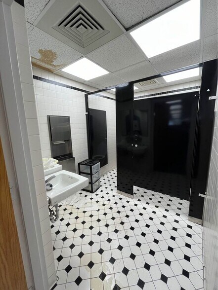 More Photos Of 446-450 Union Blvd, Allentown Medical For Lease