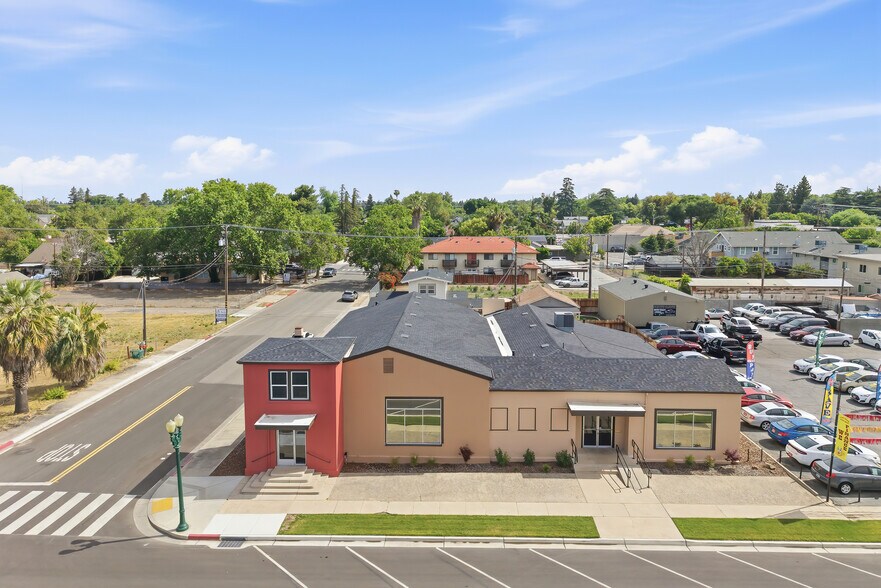 More Photos Of 223 N Center St, Turlock Freestanding For Lease