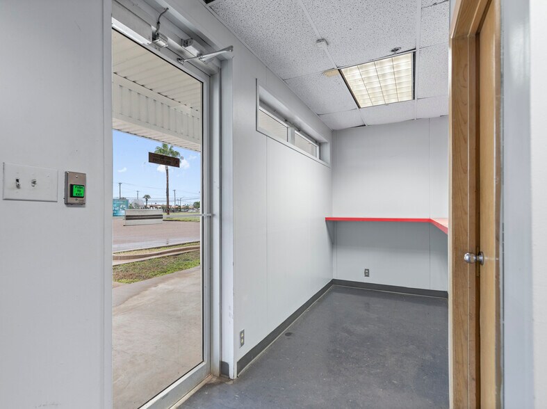 More Photos Of 2900 W. Business HWY 83, Mc Allen Warehouse For Lease