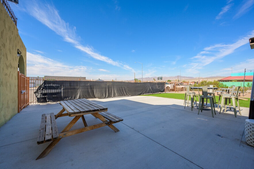 More Photos Of 877 Hancock Rd, Bullhead City Bar For Sale