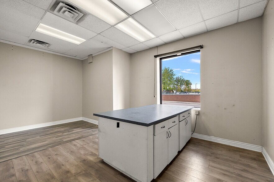 More Photos Of 150 E University Dr, Rochester Storefront Retail Office For Lease