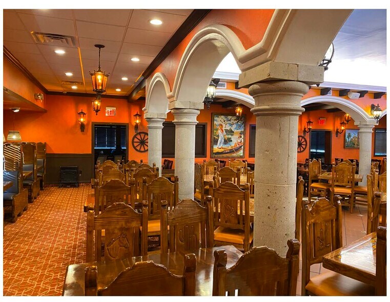 More Photos Of 12030 Wilcrest Dr, Houston Restaurant For Sale