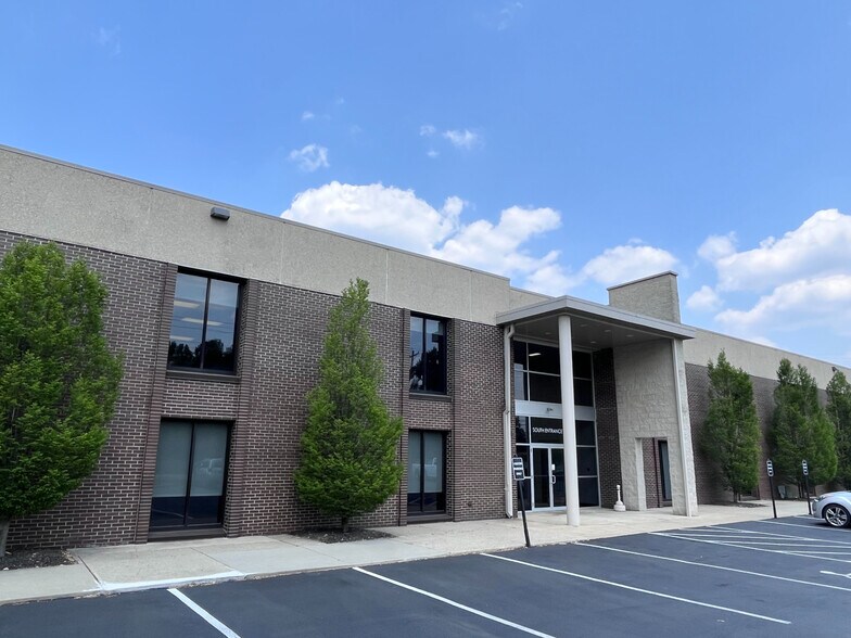 Primary Photo Of 1550 Old Henderson Rd, Columbus Office For Lease