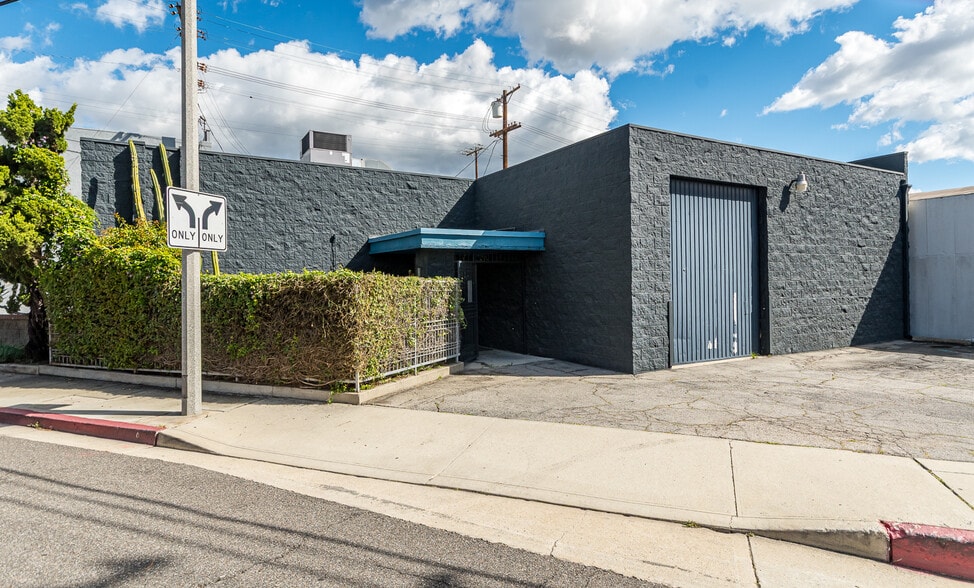 More Photos Of 2720 N Ontario St, Burbank Warehouse For Sale