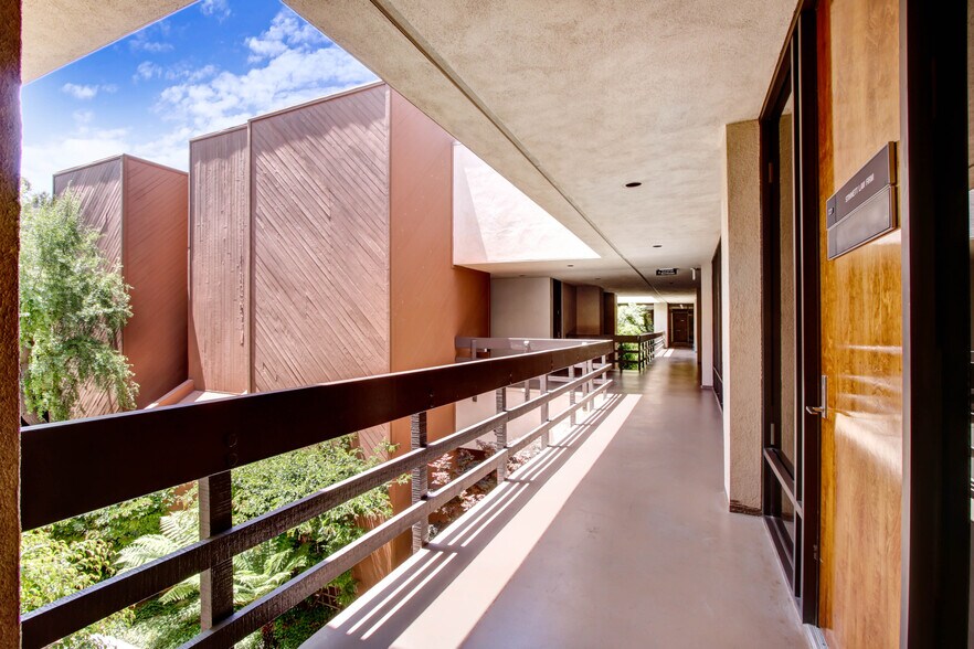 More Photos Of 260 Maple Ct, Ventura Unknown For Lease